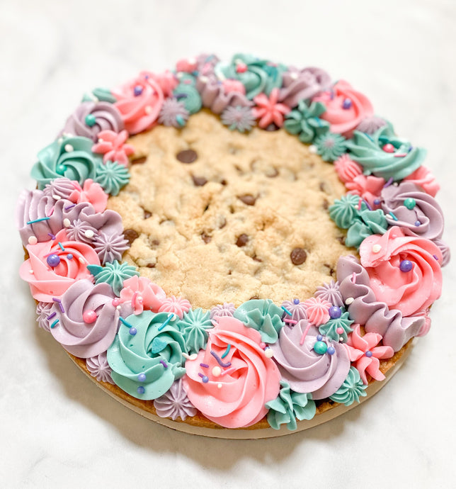 10” chocolate chip cookie cake with buttercream
